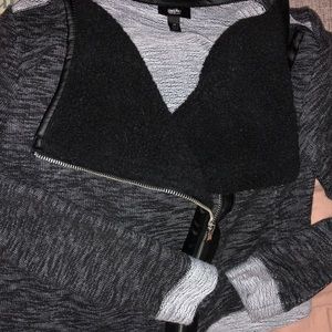 Mossimo womens jacket size small. Black/grey